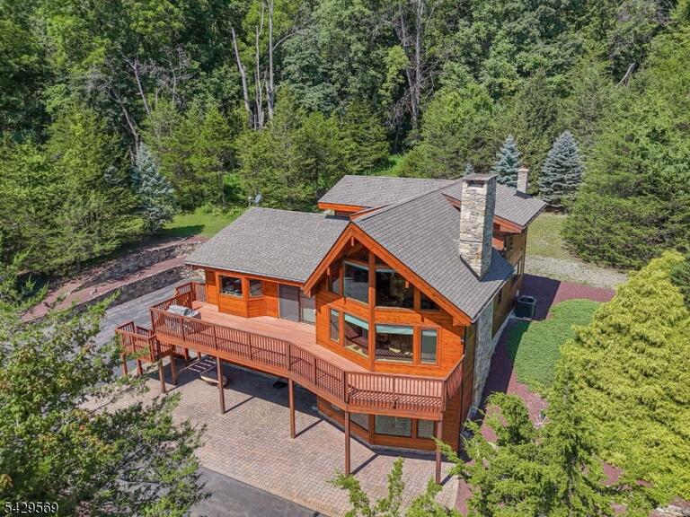 Property listing MLS 4027730 photo 2