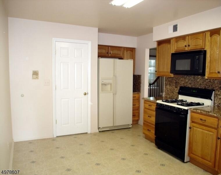 Property listing MLS 4028266 photo 4