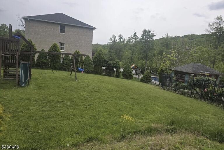Property listing MLS 4029707 photo 3