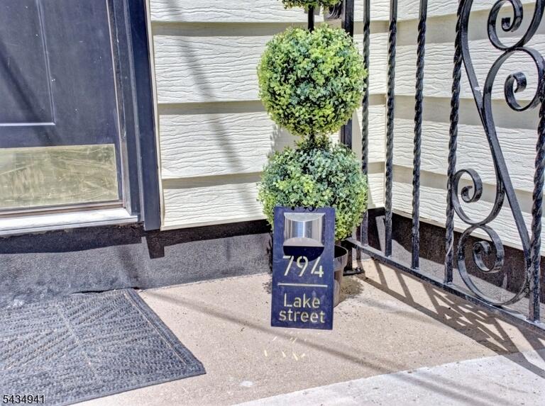 Property listing MLS 4030119 photo 2