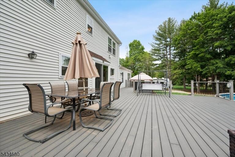 Property listing MLS 4030121 photo 32