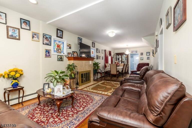 Property listing MLS 4030694 photo 4