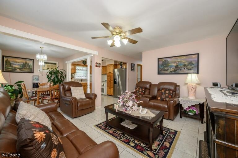 Property listing MLS 4030930 photo 4