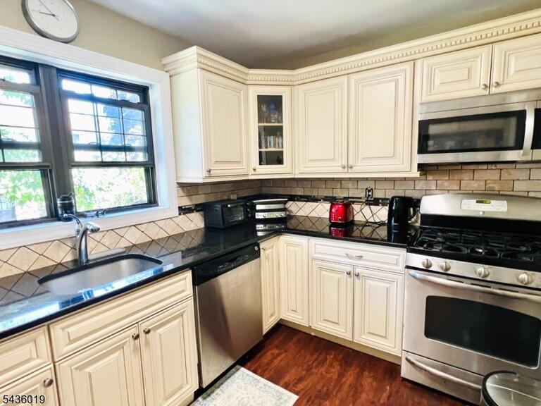 Property listing MLS 4031425 photo 4