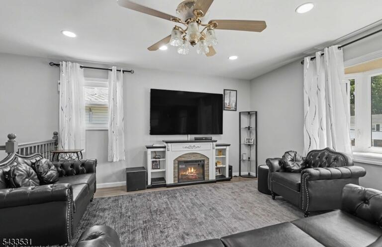 Property listing MLS 4031696 photo 3