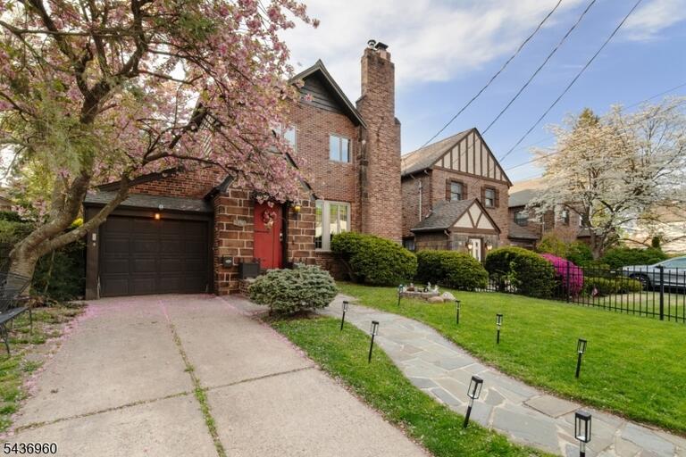 Property listing MLS 4032056 photo 2