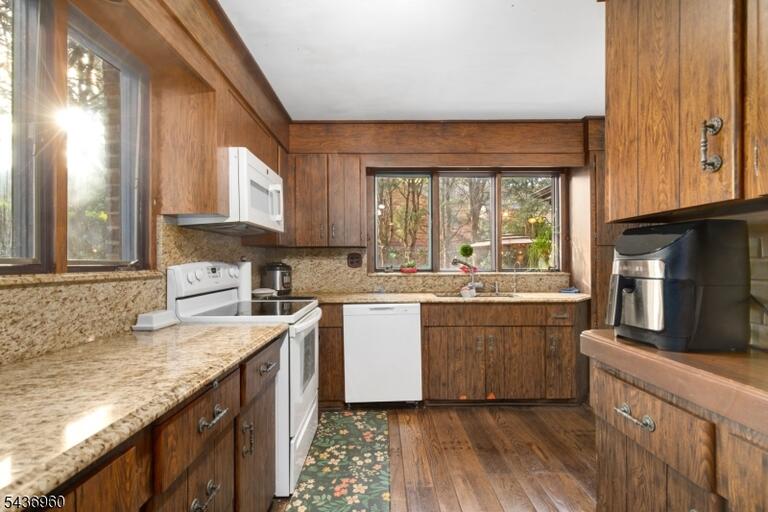 Property listing MLS 4032056 photo 9