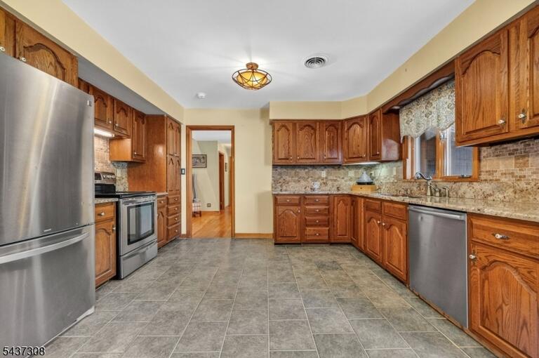 Property listing MLS 4032801 photo 3