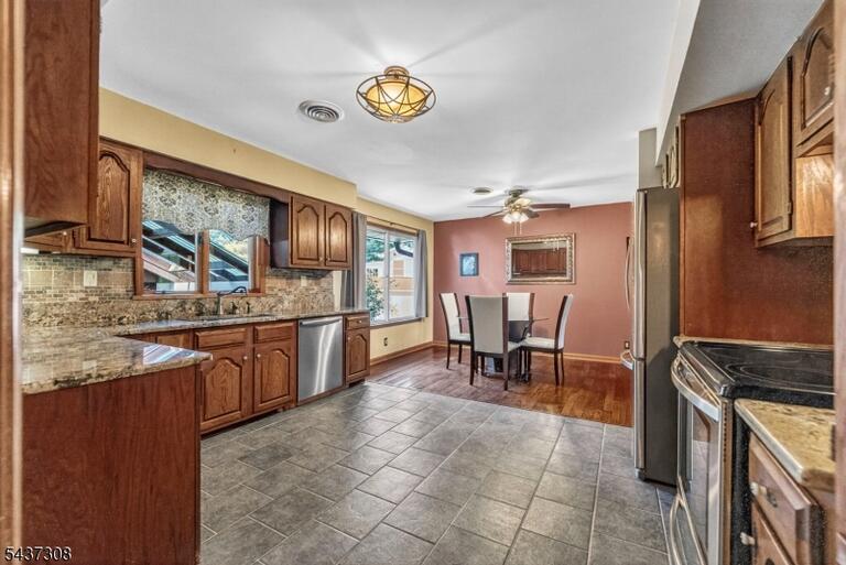 Property listing MLS 4032801 photo 4