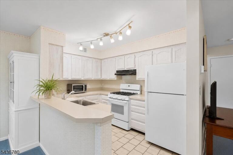 Property listing MLS 4033062 photo 12