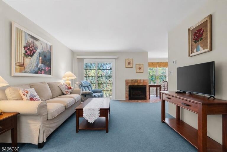 Property listing MLS 4033062 photo 3