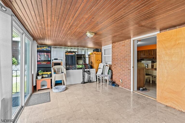 Property listing MLS 4033263 photo 8