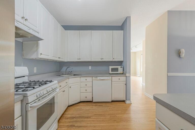 Property listing MLS 4033351 photo 10