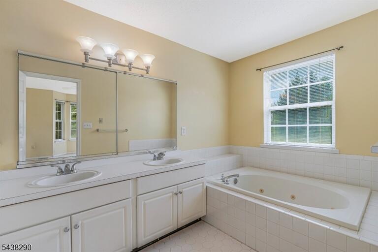 Property listing MLS 4033351 photo 15