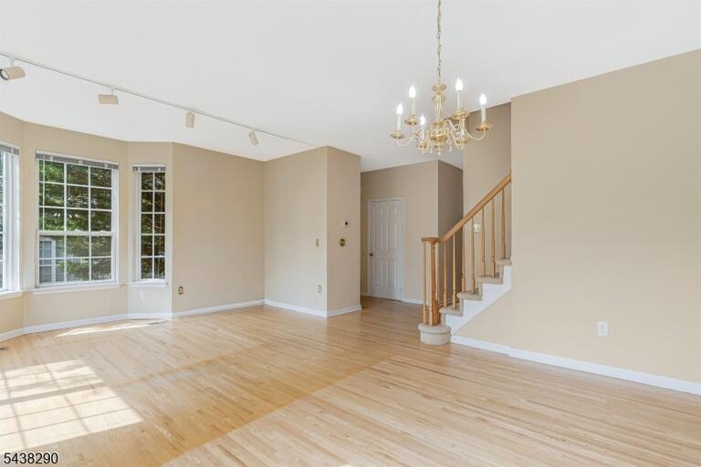 Property listing MLS 4033351 photo 3
