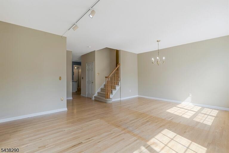 Property listing MLS 4033351 photo 4