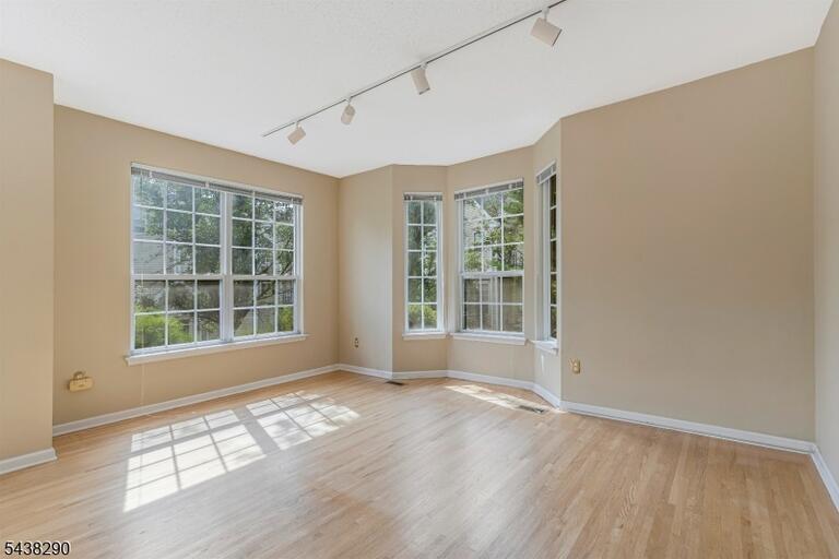 Property listing MLS 4033351 photo 6
