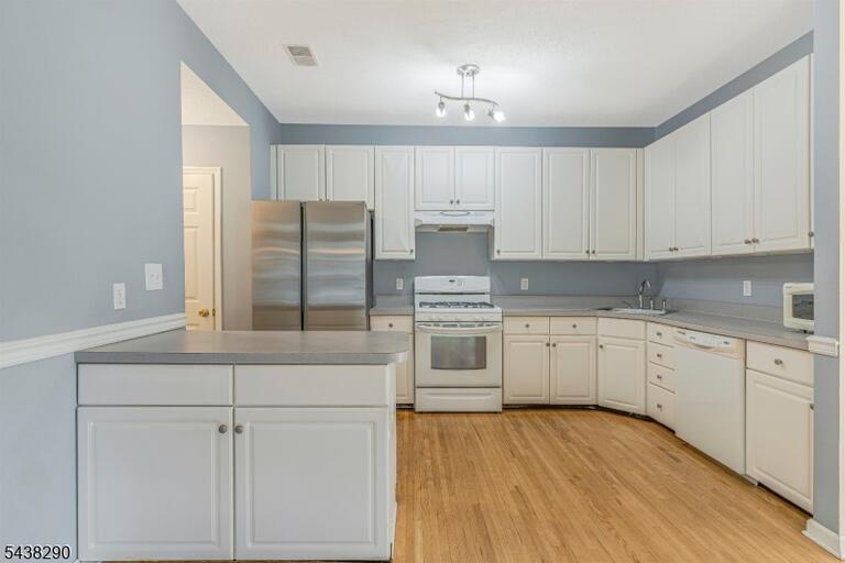 Property listing MLS 4033351 photo 7