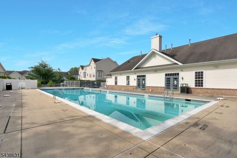 Property listing MLS 4033383 photo 3