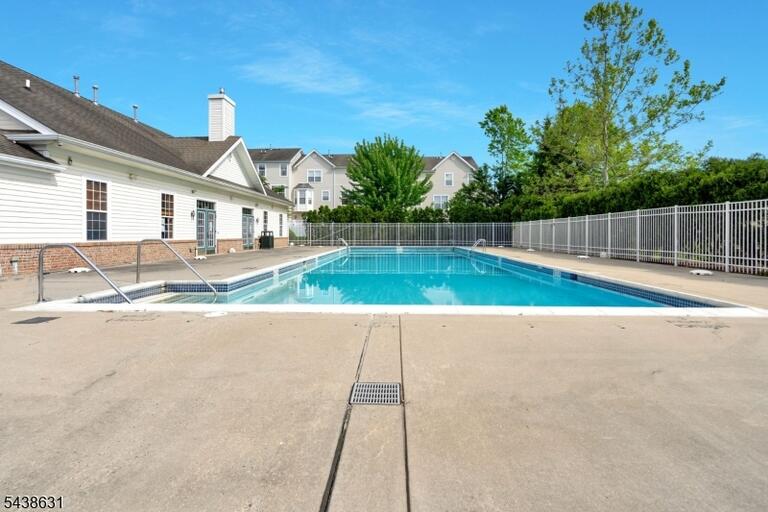 Property listing MLS 4033383 photo 4