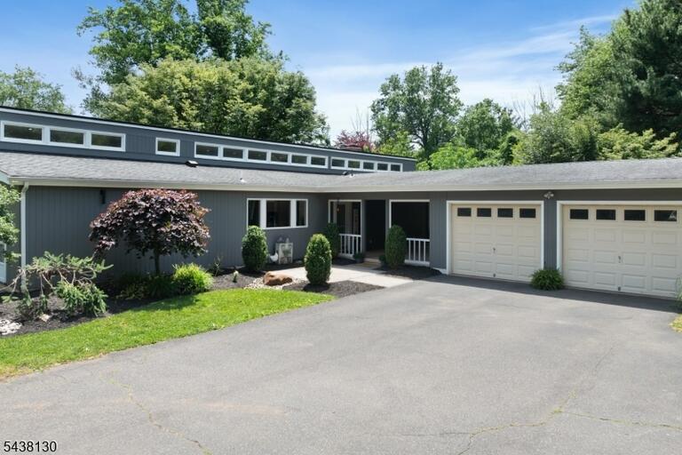Property listing MLS 4033388 photo 3