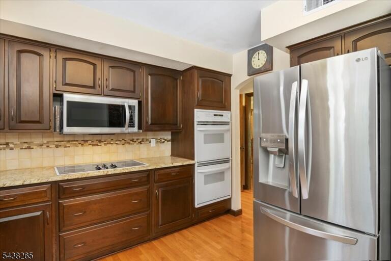 Property listing MLS 4033408 photo 22