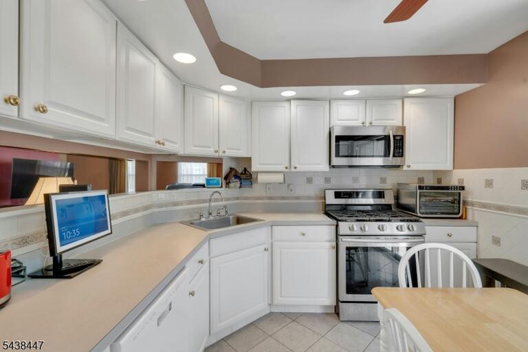 Property listing MLS 4033763 photo 10