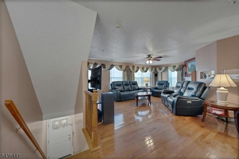 Property listing MLS 4033763 photo 4