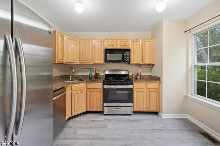 Property listing MLS 4033971 photo 8