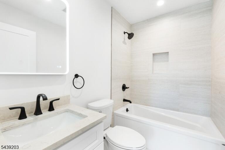 Property listing MLS 4033981 photo 16