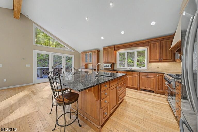Property listing MLS 4033995 photo 15
