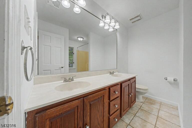 Property listing MLS 4033995 photo 27