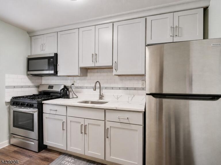 Property listing MLS 4034025 photo 4