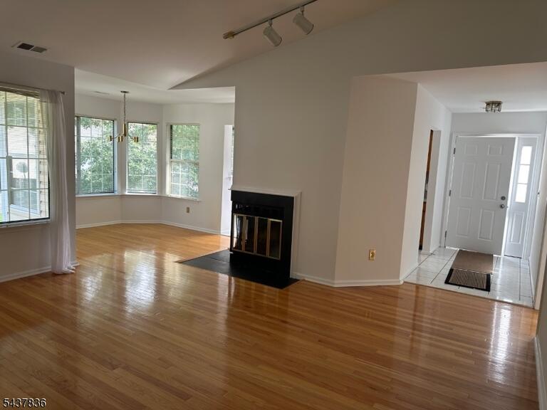 Property listing MLS 4034386 photo 2