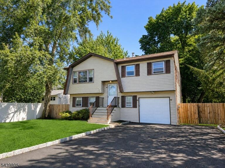 Property listing MLS 4034484 photo 1