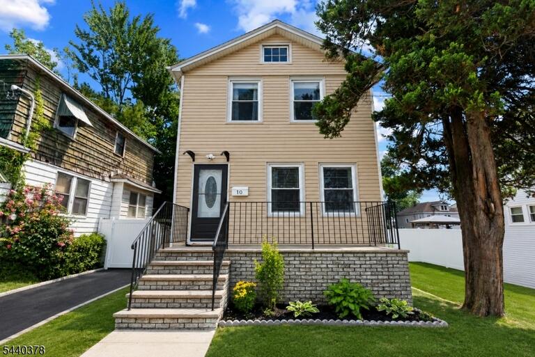 Property listing MLS 4034951 photo 1