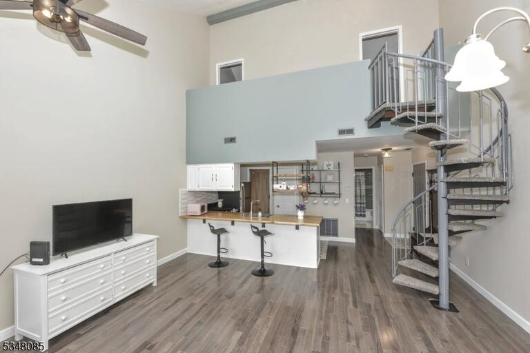 Property listing MLS 4035351 photo 4