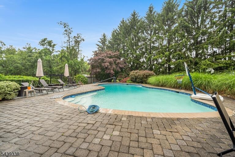 Property listing MLS 4035360 photo 26