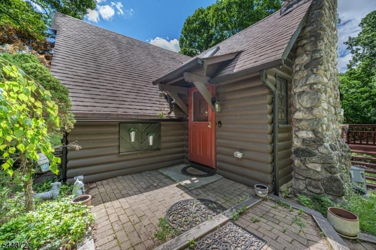 Property listing MLS 4035438 photo 2