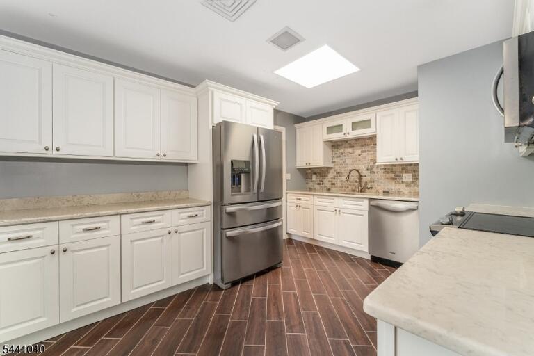 Property listing MLS 4035643 photo 3
