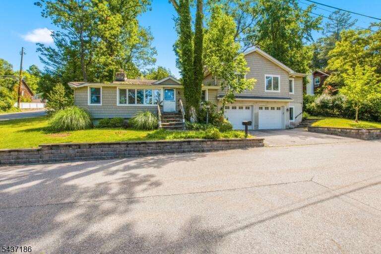 Property listing MLS 4035942 photo 1
