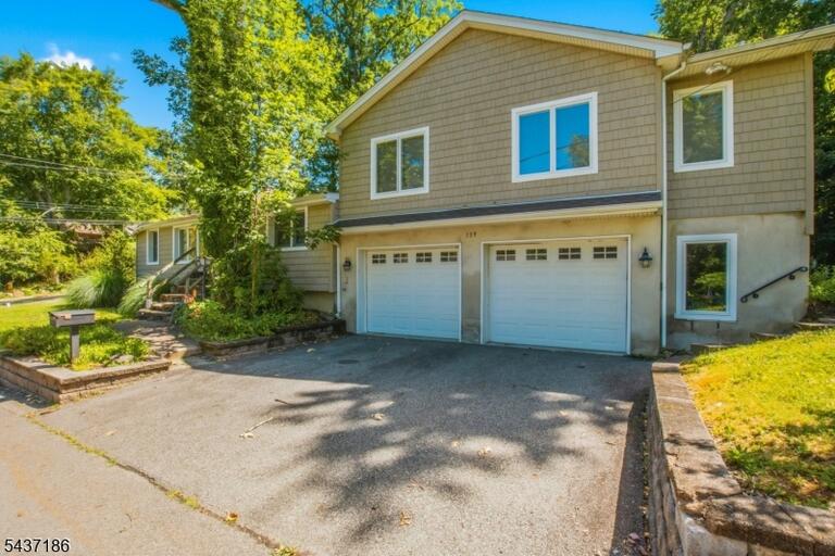 Property listing MLS 4035942 photo 2