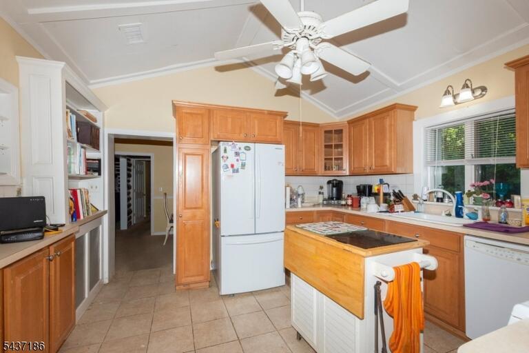 Property listing MLS 4035942 photo 4