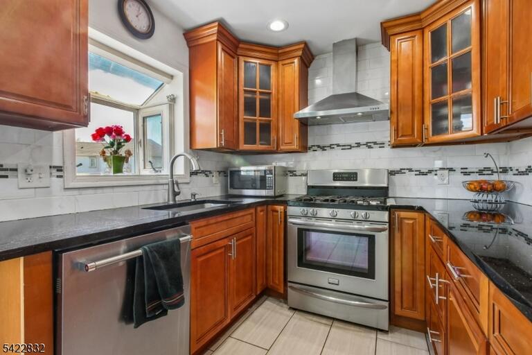 Property listing MLS 4036191 photo 1