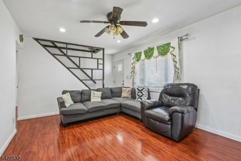 Property listing MLS 4036191 photo 4