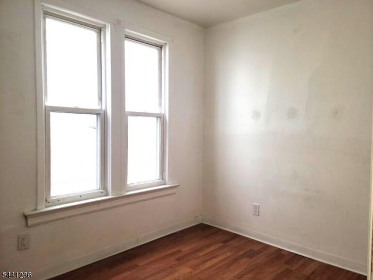 Property listing MLS 4036418 photo 5
