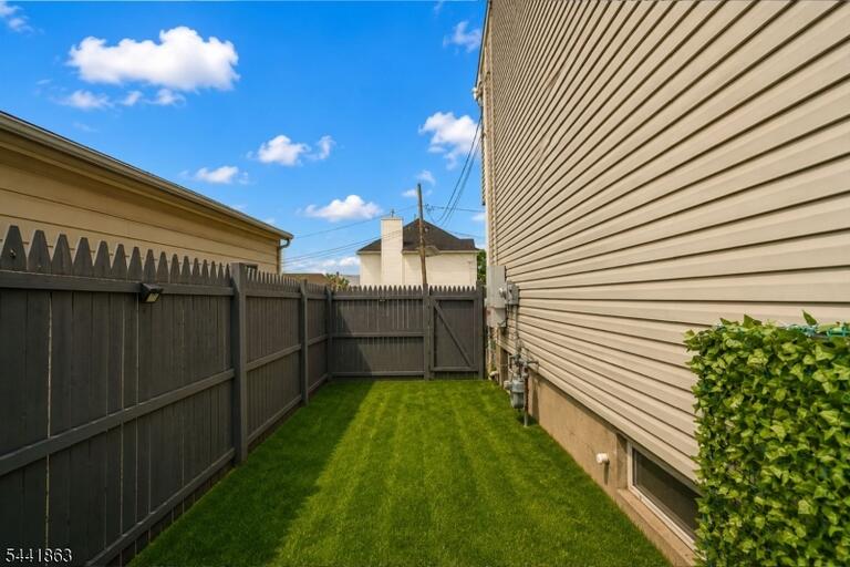 Property listing MLS 4036503 photo 9