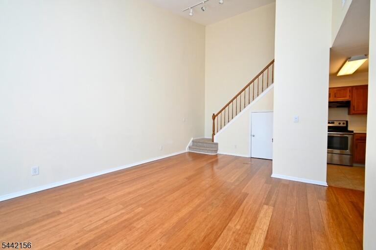 Property listing MLS 4036554 photo 2