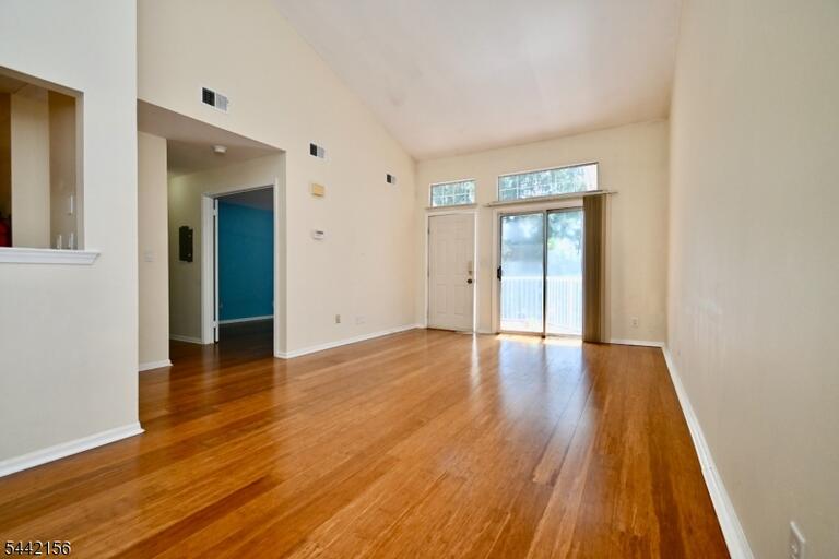 Property listing MLS 4036554 photo 3