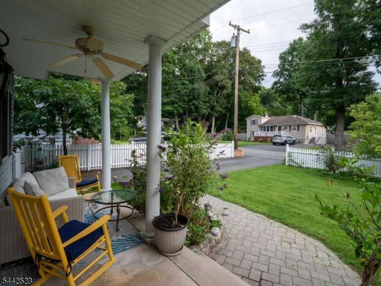 Property listing MLS 4036986 photo 2